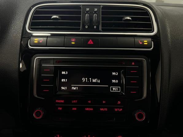 Volkswagen Polo V Рестайлинг с пробегом 2017 года, цена 950 000 рублей, 206123 км, седан, Автокод Объявления