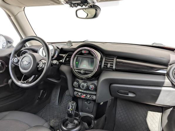 Mini Hatch III (F55/F56) Рестайлинг с пробегом 2018 года, цена 1 800 000 рублей, 73652 км, хэтчбек, Автокод Объявления