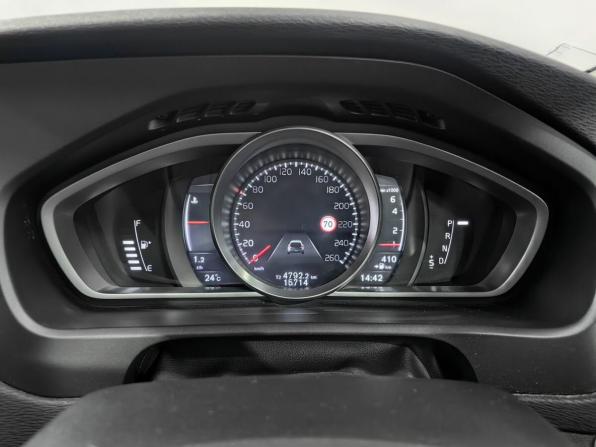 Volvo V40 II Рестайлинг с пробегом 2019 года, цена 1 600 000 рублей, 15000 км, хэтчбек, Автокод Объявления