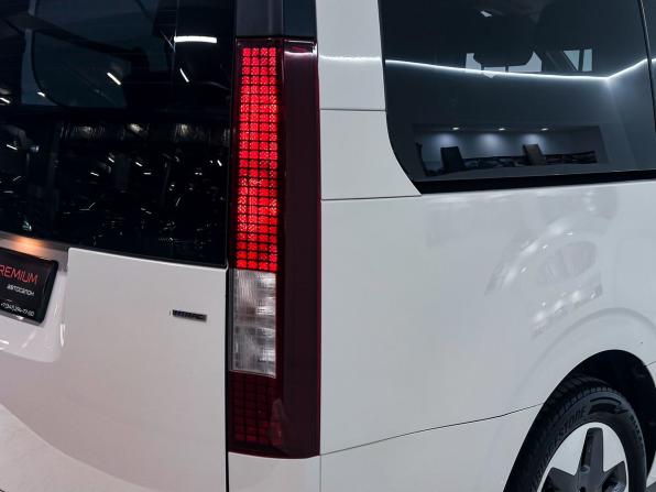 Hyundai Staria I с пробегом 2022 года, цена 5 400 000 рублей, 76867 км, минивэн, Автокод Объявления