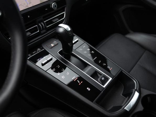 Porsche Macan I Рестайлинг 2 с пробегом 2021 года, цена 8 811 000 рублей, 22070 км, внедорожник, Автокод Объявления