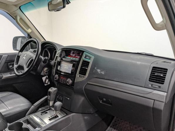 Mitsubishi Pajero IV Рестайлинг 2 с пробегом 2015 года, цена 2 515 000 рублей, 120717 км, внедорожник, Автокод Объявления