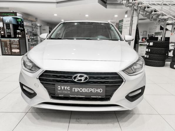 Hyundai Solaris II с пробегом 2017 года, цена 1 050 000 рублей, 111030 км, седан, Автокод Объявления