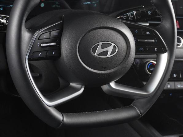 Hyundai Elantra VII (CN7) Рестайлинг с пробегом 2024 года, цена 2 150 000 рублей, 16115 км, седан, Автокод Объявления