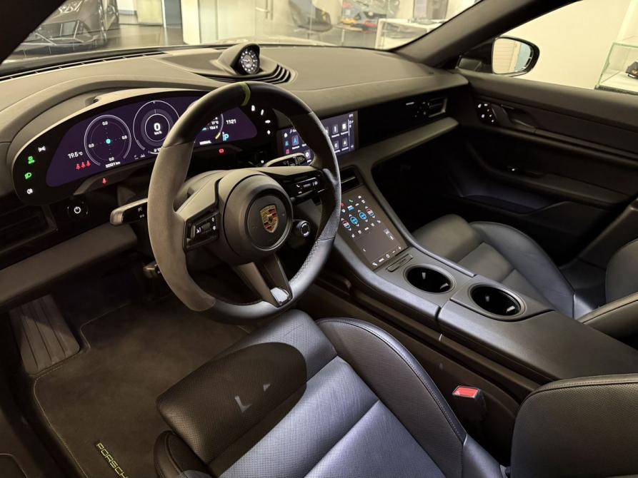 Porsche Taycan I Москва  - изображение 10