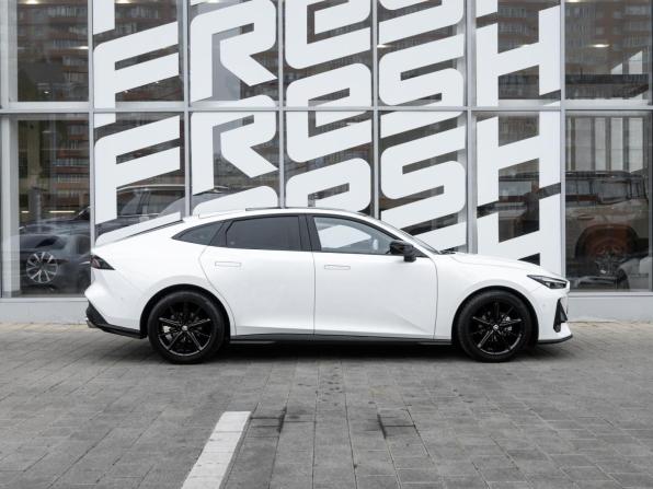 Changan UNI-V I с пробегом 2024 года, цена 2 457 000 рублей, 7992 км, лифтбек, Автокод Объявления