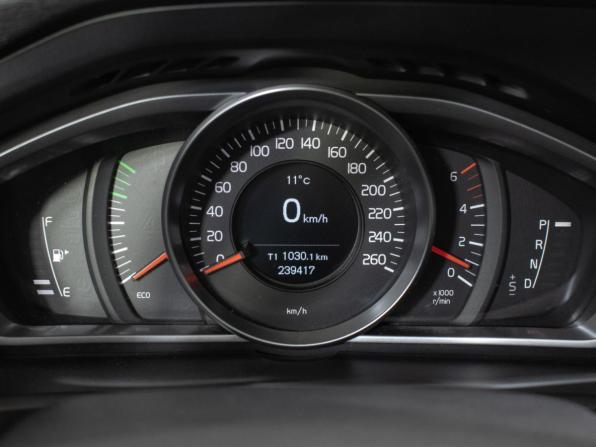Volvo V40 II с пробегом 2013 года, цена 1 109 158 рублей, 239415 км, хэтчбек, Автокод Объявления