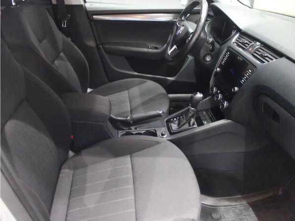 Skoda Octavia III (A7) Рестайлинг с пробегом 2018 года, цена 2 079 000 рублей, 124000 км, лифтбек, Автокод Объявления