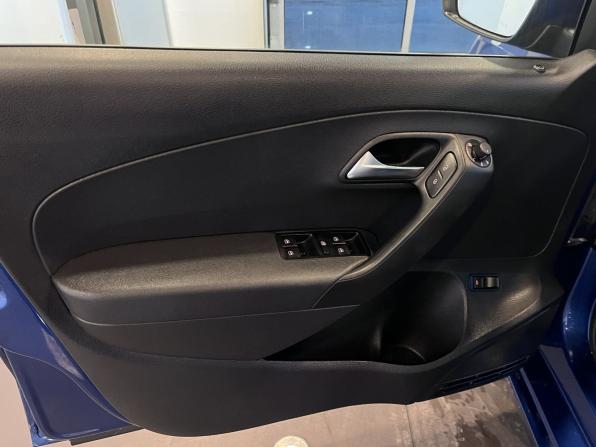 Volkswagen Polo V Рестайлинг с пробегом 2019 года, цена 1 365 000 рублей, 141471 км, седан, Автокод Объявления