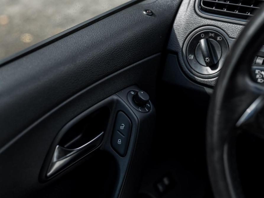 Volkswagen Polo V Рестайлинг Санкт-Петербург  - изображение 10
