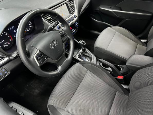 Hyundai Solaris II с пробегом 2018 года, цена 1 390 000 рублей, 123241 км, седан, Автокод Объявления