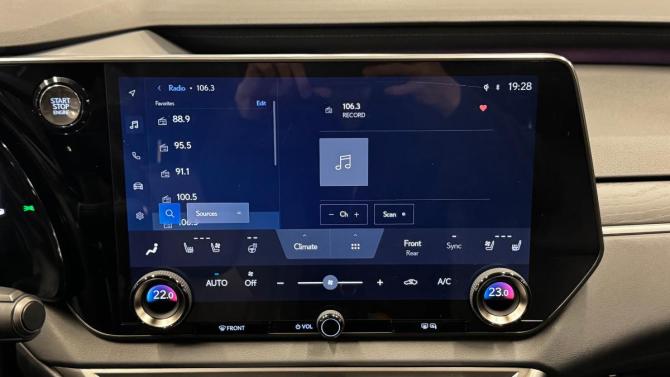 Lexus RX V с пробегом 2023 года, цена 7 500 000 рублей, 64871 км, внедорожник, Автокод Объявления