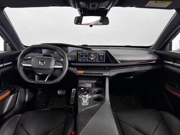 Changan UNI-V I с пробегом 2022 года, цена 2 490 000 рублей, 34372 км, лифтбек, Автокод Объявления