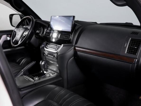 Toyota Land Cruiser 200 Series Рестайлинг 2 с пробегом 2020 года, цена 8 500 000 рублей, 124966 км, внедорожник, Автокод Объявления