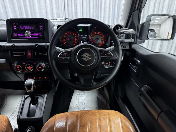 Suzuki Jimny IV с пробегом 2022 года, цена 2 550 000 рублей, 28878 км, внедорожник, Автокод Объявления