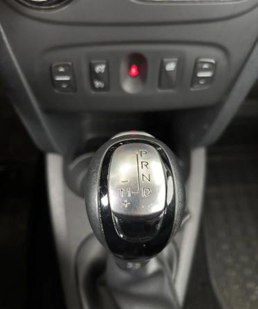 Renault Sandero II с пробегом 2015 года, цена 895 000 рублей, 83054 км, хэтчбек, Автокод Объявления