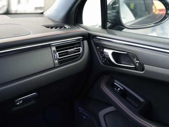 Porsche Macan I Рестайлинг 2 с пробегом 2025 года, цена 12 340 000 рублей, 45 км, внедорожник, Автокод Объявления