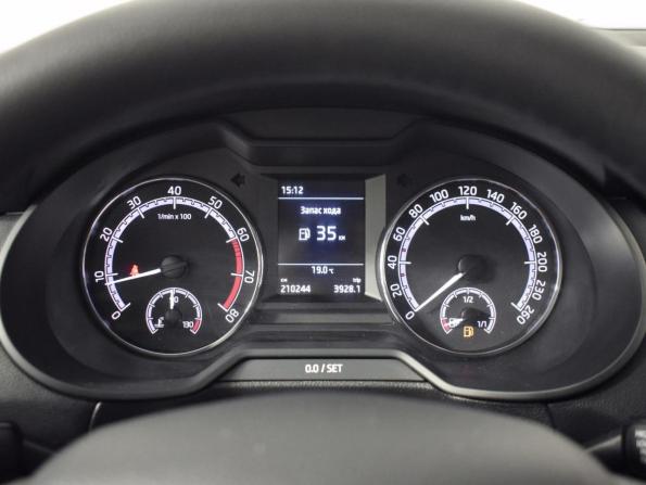 Skoda Octavia III (A7) Рестайлинг с пробегом 2019 года, цена 1 415 200 рублей, 210244 км, лифтбек, Автокод Объявления