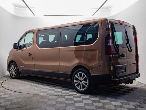 Renault Trafic III с пробегом 2017 года, цена 2 087 000 рублей, 187280 км, минивэн, Автокод Объявления