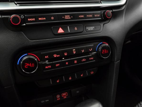Kia Ceed III с пробегом 2018 года, цена 1 830 000 рублей, 101787 км, хэтчбек, Автокод Объявления