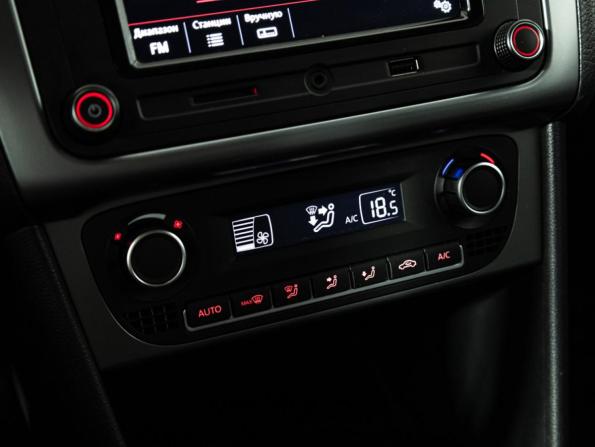 Volkswagen Polo V Рестайлинг с пробегом 2016 года, цена 849 585 рублей, 168303 км, седан, Автокод Объявления