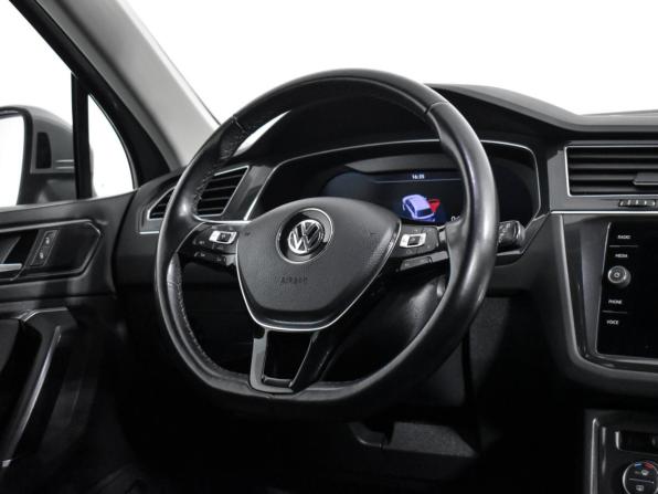 Volkswagen Tiguan II с пробегом 2018 года, цена 1 928 000 рублей, 125000 км, внедорожник, Автокод Объявления