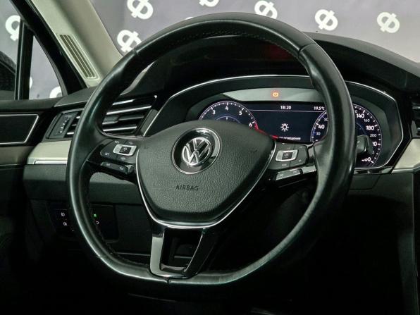 Volkswagen Passat B8 с пробегом 2019 года, цена 2 052 000 рублей, 138558 км, седан, Автокод Объявления