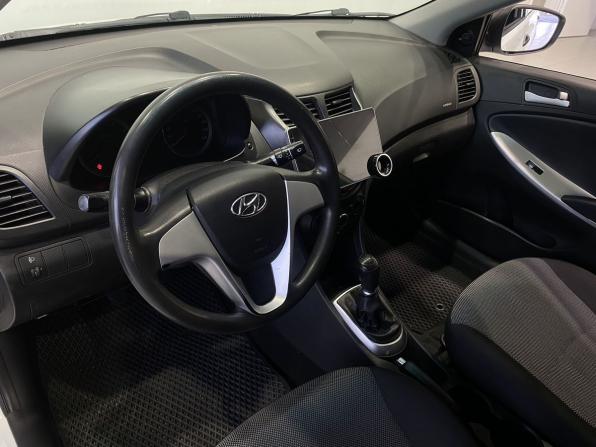 Hyundai Solaris I с пробегом 2012 года, цена 779 900 рублей, 186000 км, седан, Автокод Объявления