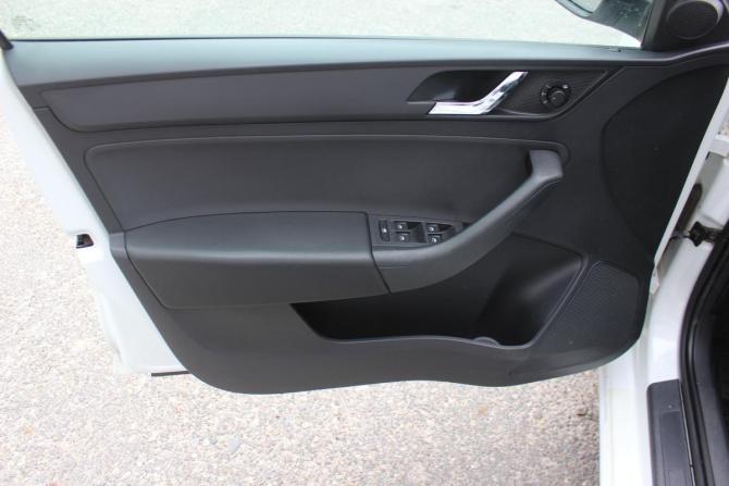 Skoda Rapid I с пробегом 2014 года, цена 947 000 рублей, 142834 км, лифтбек, Автокод Объявления