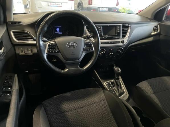 Hyundai Solaris II с пробегом 2017 года, цена 1 070 000 рублей, 169100 км, седан, Автокод Объявления