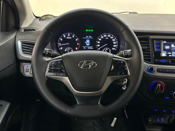 Hyundai Solaris II с пробегом 2017 года, цена 860 000 рублей, 190272 км, седан, Автокод Объявления
