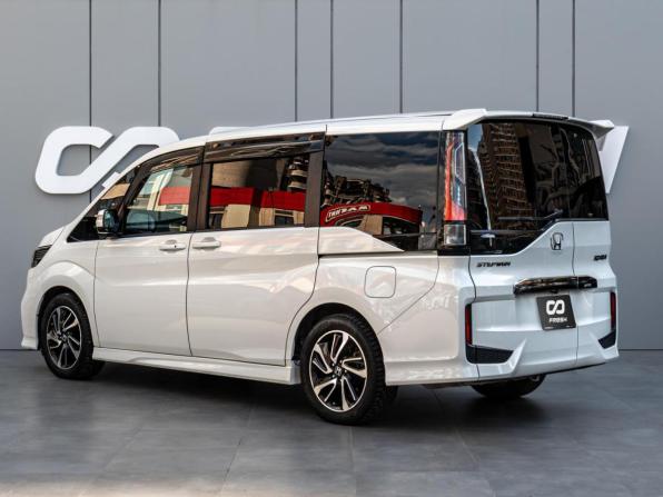Honda Stepwgn V Рестайлинг с пробегом 2019 года, цена 2 420 000 рублей, 92485 км, минивэн, Автокод Объявления