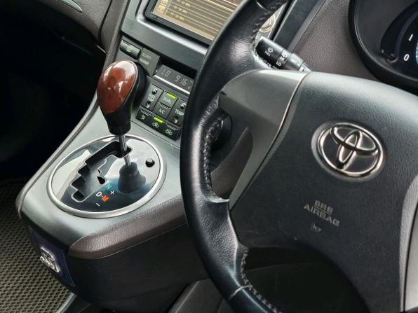 Toyota Mark X ZiO с пробегом 2007 года, цена 1 050 000 рублей, 296711 км, компактвэн, Автокод Объявления