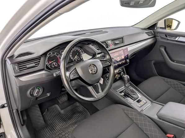 Skoda Superb III с пробегом 2019 года, цена 2 300 000 рублей, 94130 км, лифтбек, Автокод Объявления