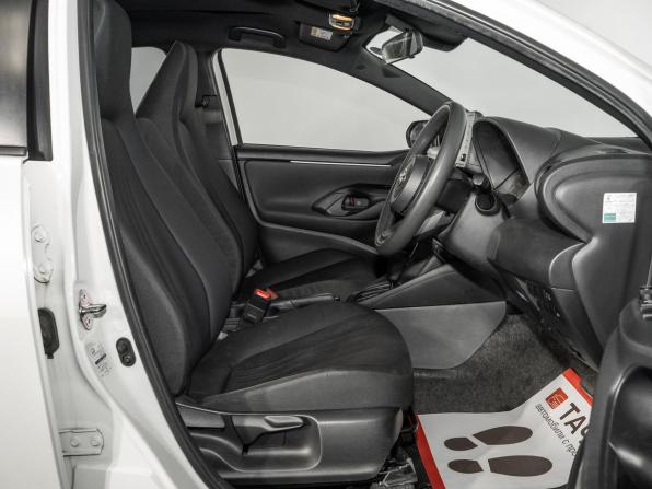 Toyota Yaris IV с пробегом 2020 года, цена 990 000 рублей, 96027 км, хэтчбек, Автокод Объявления