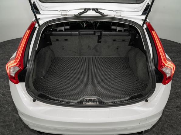 Volvo V60 I Рестайлинг с пробегом 2013 года, цена 1 300 000 рублей, 70000 км, универсал, Автокод Объявления