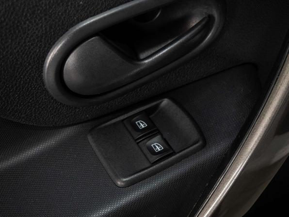 Renault Logan II Рестайлинг с пробегом 2020 года, цена 1 080 000 рублей, 76018 км, седан, Автокод Объявления