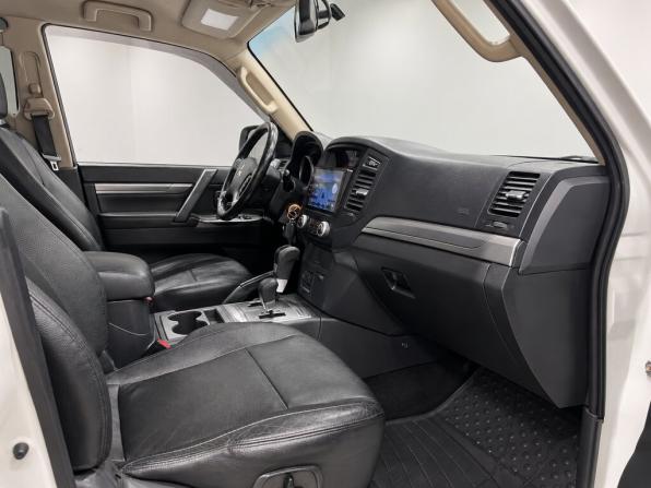 Mitsubishi Pajero IV Рестайлинг 1 с пробегом 2013 года, цена 2 050 000 рублей, 262616 км, внедорожник, Автокод Объявления