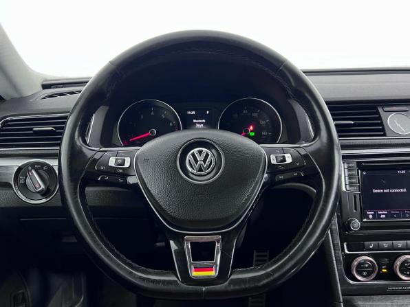 Volkswagen Passat (North America and China) I Рестайлинг с пробегом 2018 года, цена 1 650 000 рублей, 104530 км, седан, Автокод Объявления