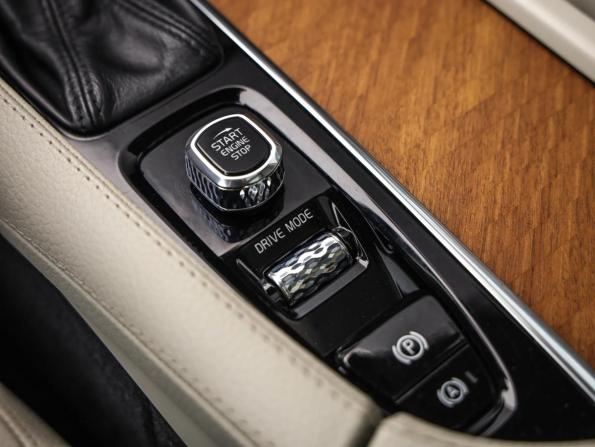 Volvo XC90 II Рестайлинг 1 с пробегом 2021 года, цена 4 287 321 рубль, 178120 км, внедорожник, Автокод Объявления
