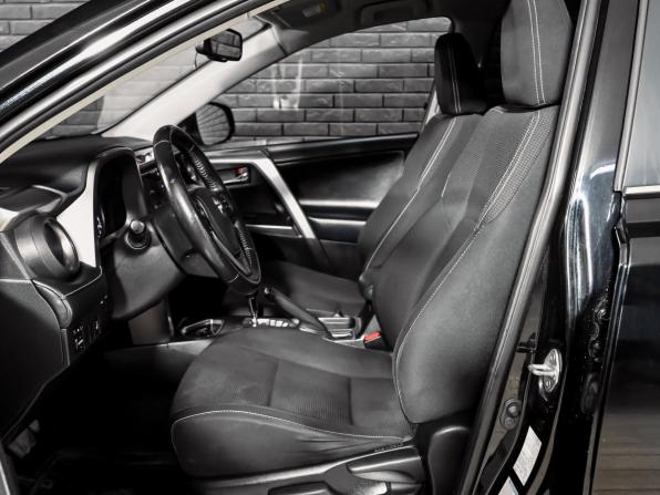 Toyota RAV4 IV (XA40) Рестайлинг с пробегом 2018 года, цена 2 299 000 рублей, 177522 км, внедорожник, Автокод Объявления