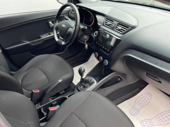 Kia Rio III Рестайлинг с пробегом 2015 года, цена 899 000 рублей, 178522 км, хэтчбек, Автокод Объявления