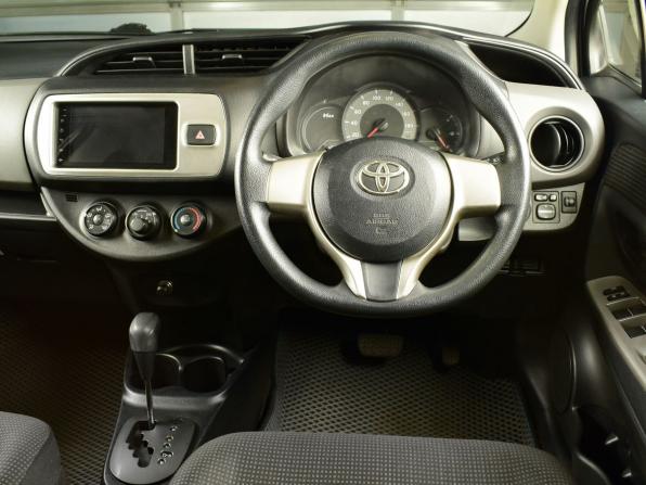 Toyota Vitz III (XP130) Рестайлинг с пробегом 2015 года, цена 749 995 рублей, 233747 км, хэтчбек, Автокод Объявления