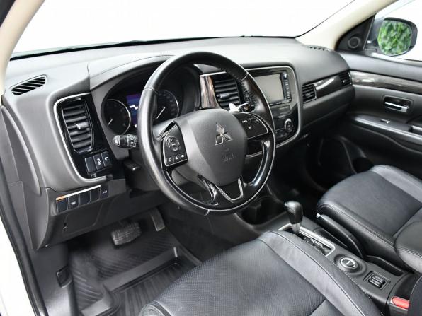 Mitsubishi Outlander III Рестайлинг 2 с пробегом 2015 года, цена 1 697 000 рублей, 238774 км, внедорожник, Автокод Объявления