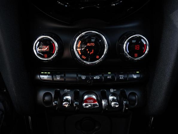 Mini Hatch III (F55/F56) с пробегом 2017 года, цена 1 960 000 рублей, 160231 км, хэтчбек, Автокод Объявления