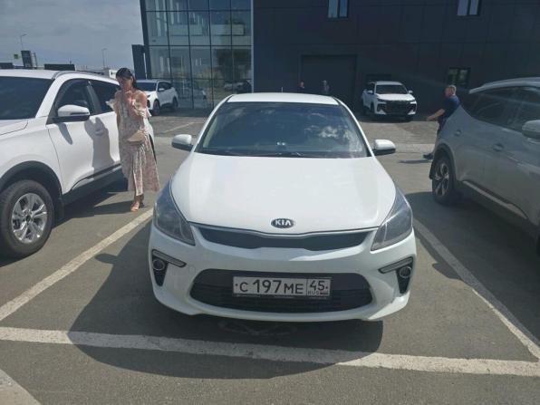 Kia Rio IV с пробегом 2018 года, цена 1 350 000 рублей, 105000 км, седан, Автокод Объявления
