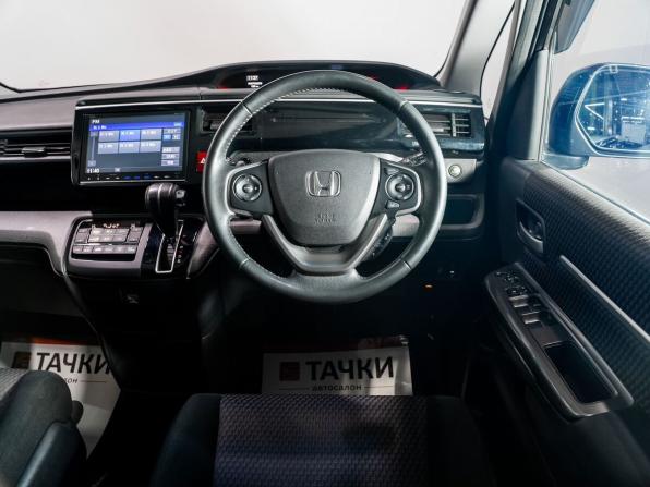 Honda Stepwgn V с пробегом 2017 года, цена 1 830 000 рублей, 157755 км, минивэн, Автокод Объявления