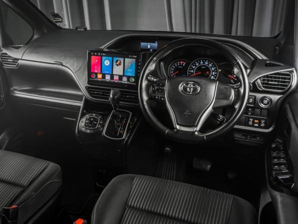 Toyota Noah III (R80) Рестайлинг с пробегом 2017 года, цена 2 370 000 рублей, 103175 км, минивэн, Автокод Объявления