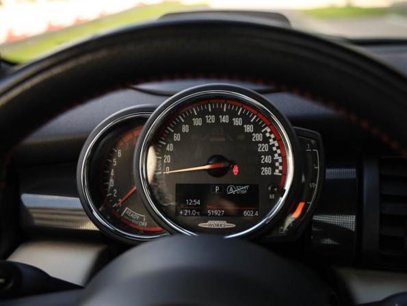 Mini Hatch III (F55/F56) Рестайлинг с пробегом 2020 года, цена 3 199 000 рублей, 51926 км, хэтчбек, Автокод Объявления