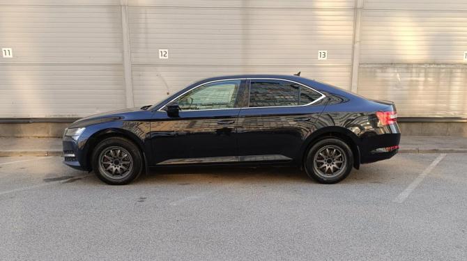 Skoda Superb III Рестайлинг с пробегом 2021 года, цена 2 419 000 рублей, 139031 км, лифтбек, Автокод Объявления